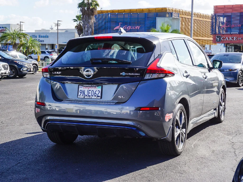 Used 2018 Gray Nissan SL image 7