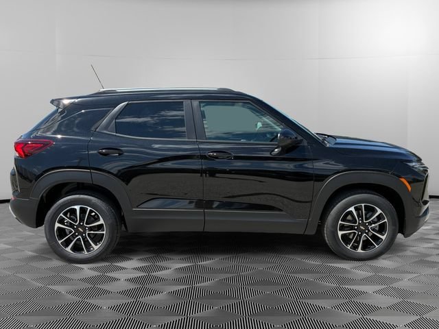 New 2026 Mosaic Black Metallic Chevrolet LT image 6
