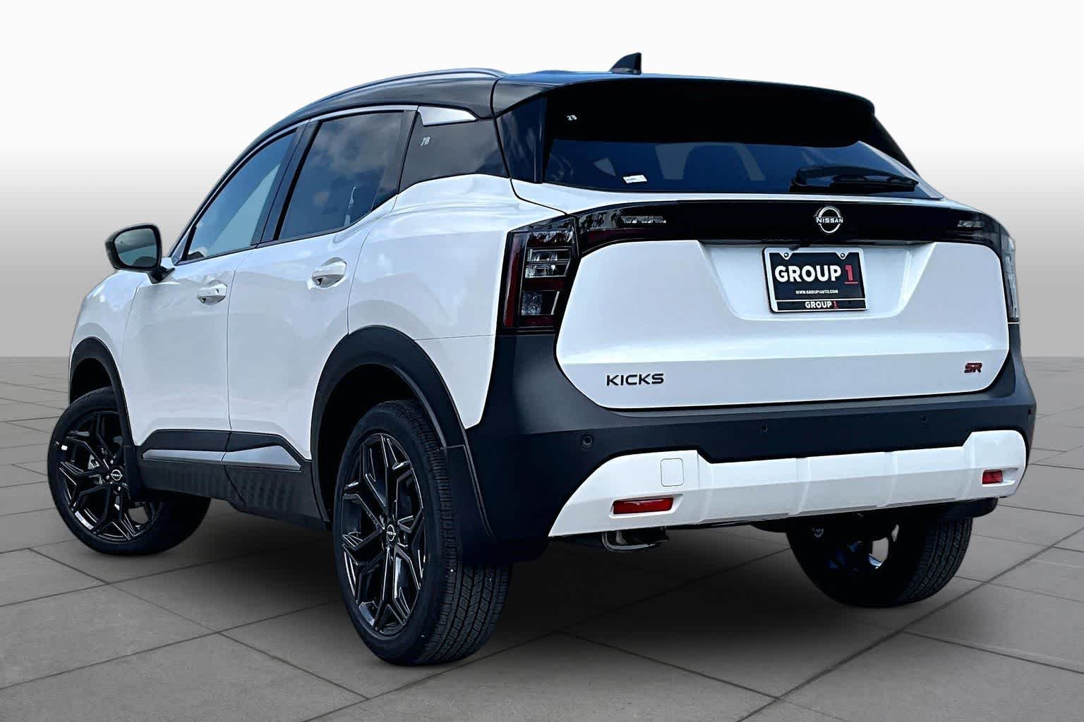 New 2026 Aspen White Tricoat/Super Black Nissan SR image 7