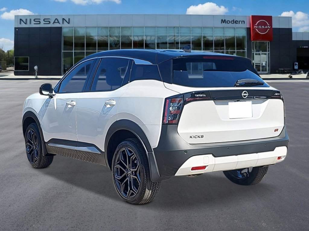 New 2026 Aspen White Tricoat/Super Black Nissan SR image 2