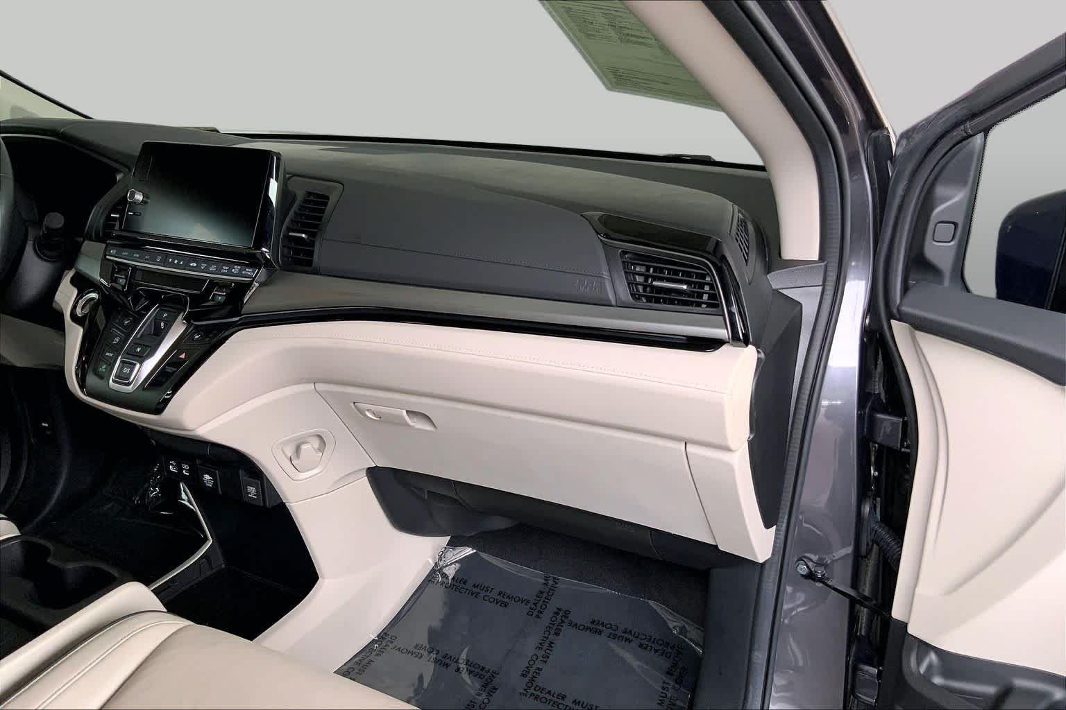 Used 2025 Modern Steel Metallic Honda Touring image 19