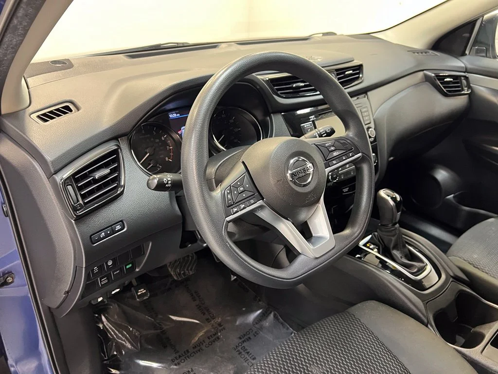 Used 2022 Blue Nissan S image 17