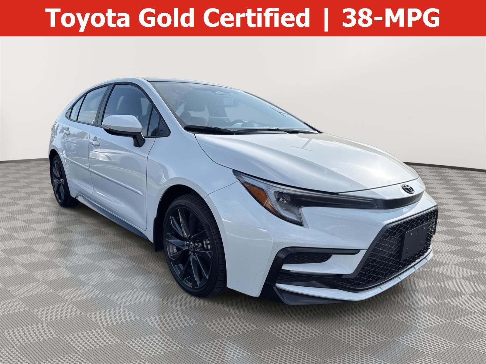 Used 2026 Wind Chill Pearl w/Midnight Black Metallic Roof Toyota XSE image 1