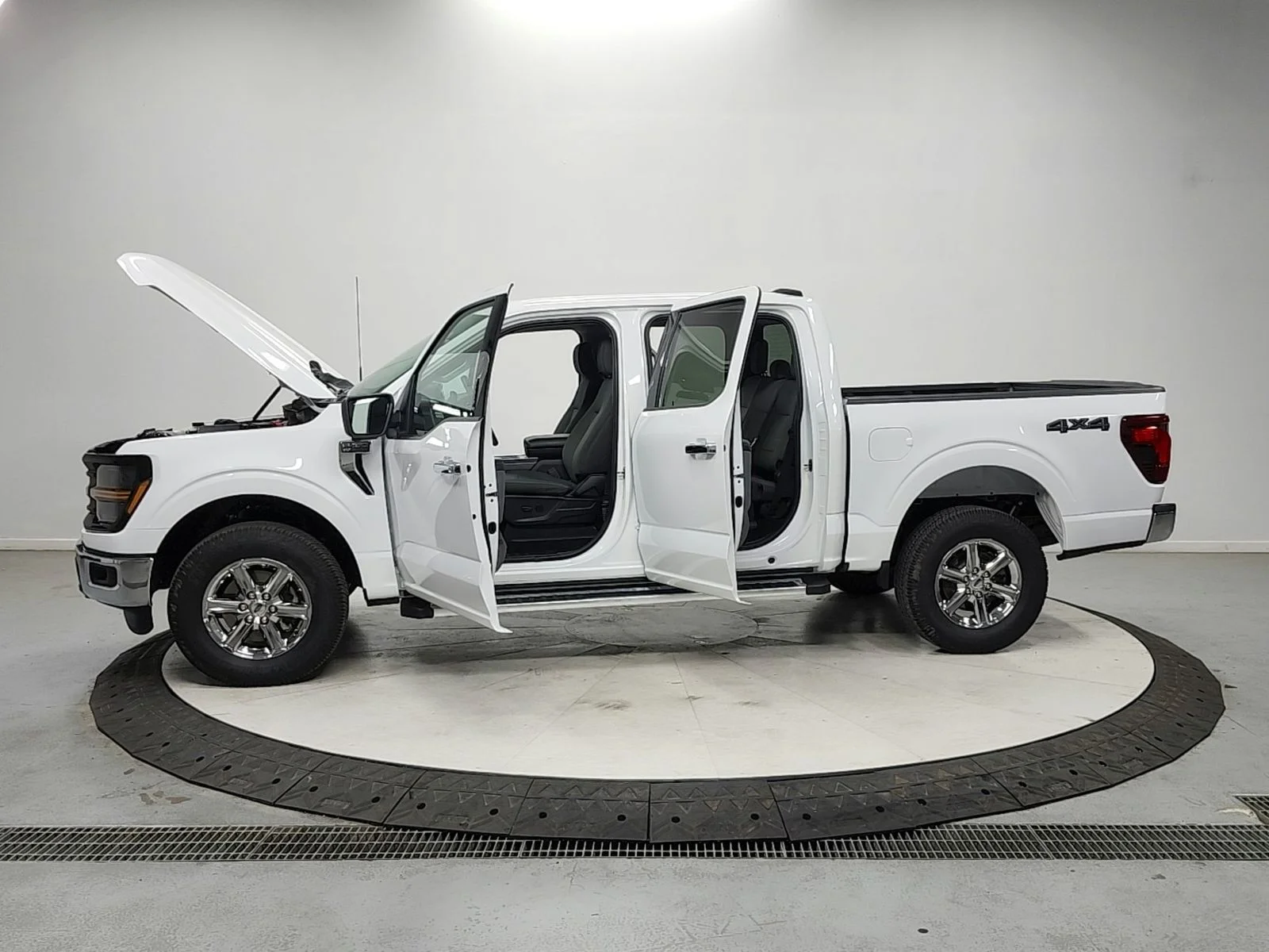 Used 2024 White Ford XLT image 12