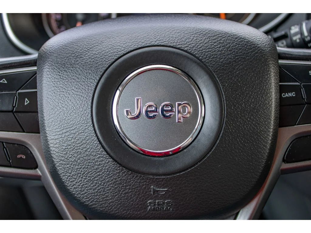 Used 2021 Sting-Gray Clearcoat Jeep Latitude Lux image 39