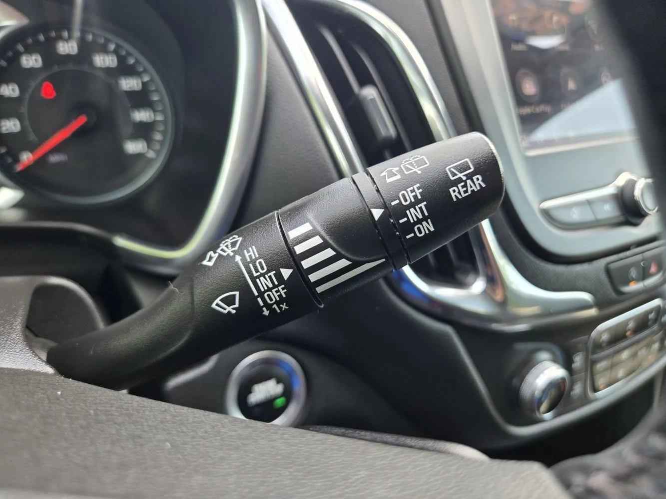 2024 Chevrolet Equinox LT - Photo 19