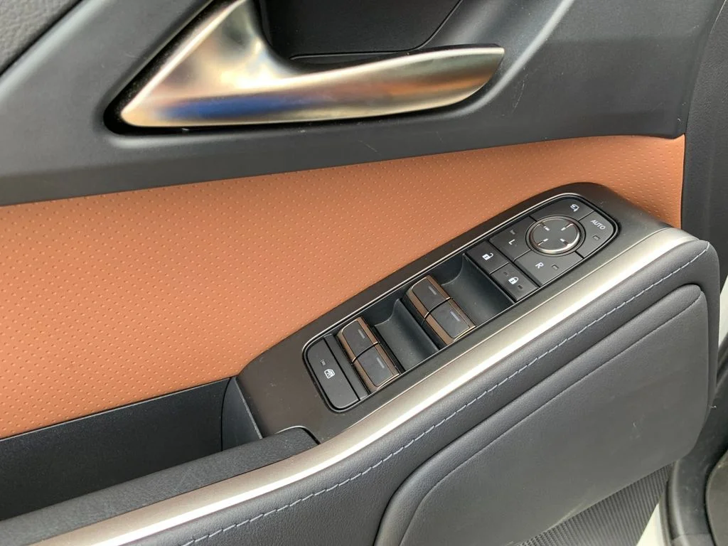 Used 2024 White Lexus 550 Premium image 13