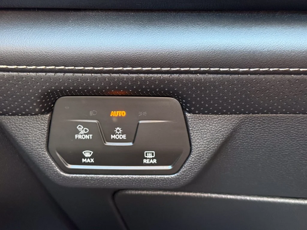 Used 2024 Gray Volkswagen 2.0T SE w/Technology image 19