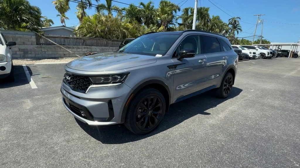 Used 2023 Silver Kia SX image 4