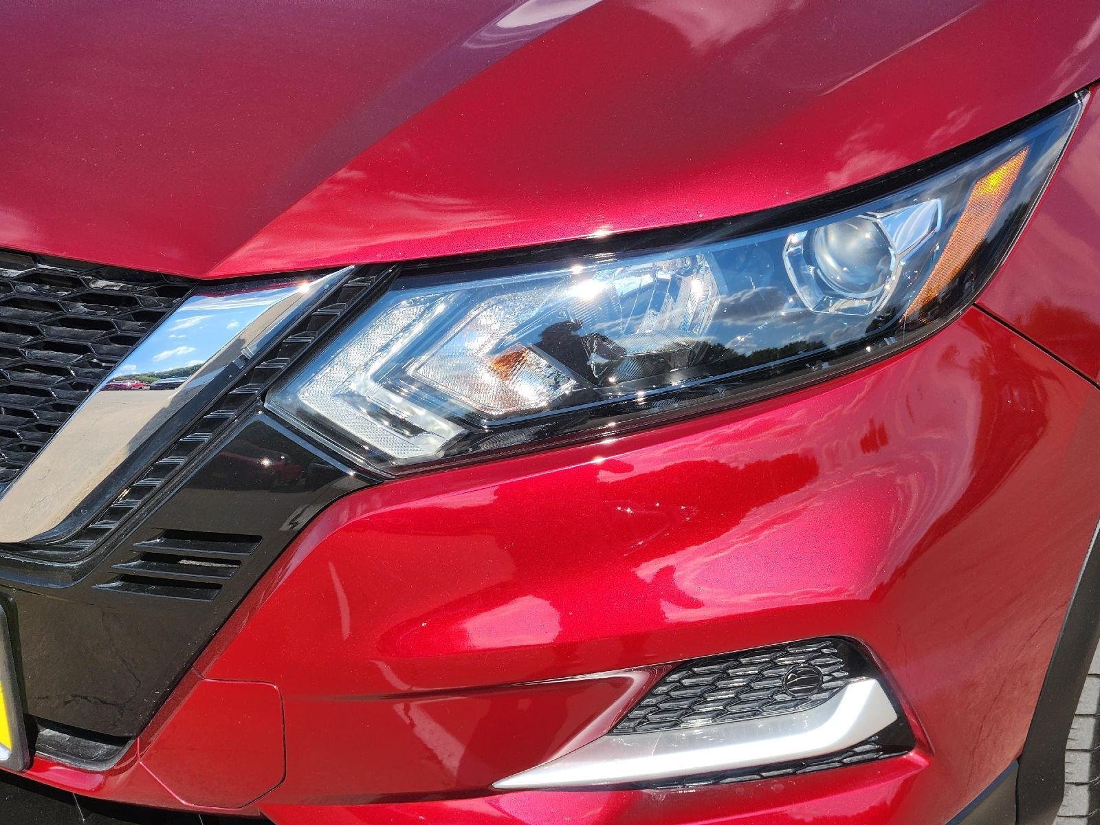 Used 2022 Scarlet Ember Pearl Metallic Nissan SL image 7