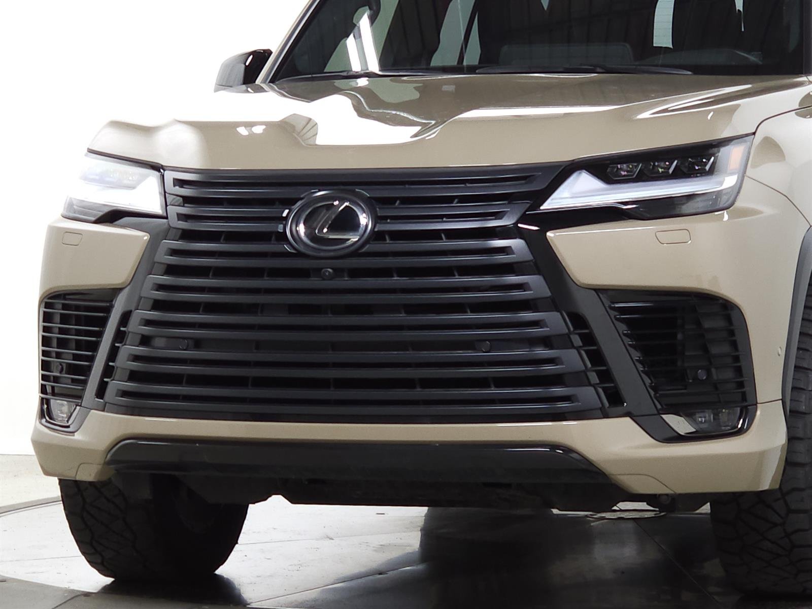 Certified Used 2025 Earth 4z1 Lexus Overtrail image 4