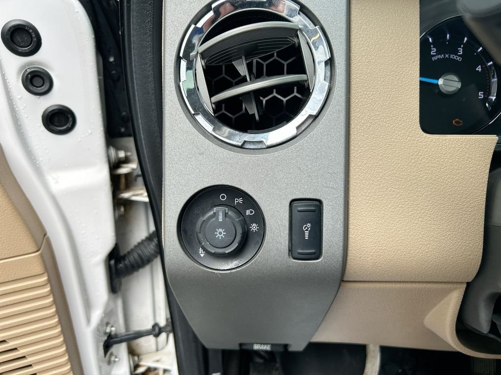 Used 2011  Ford Lariat image 16