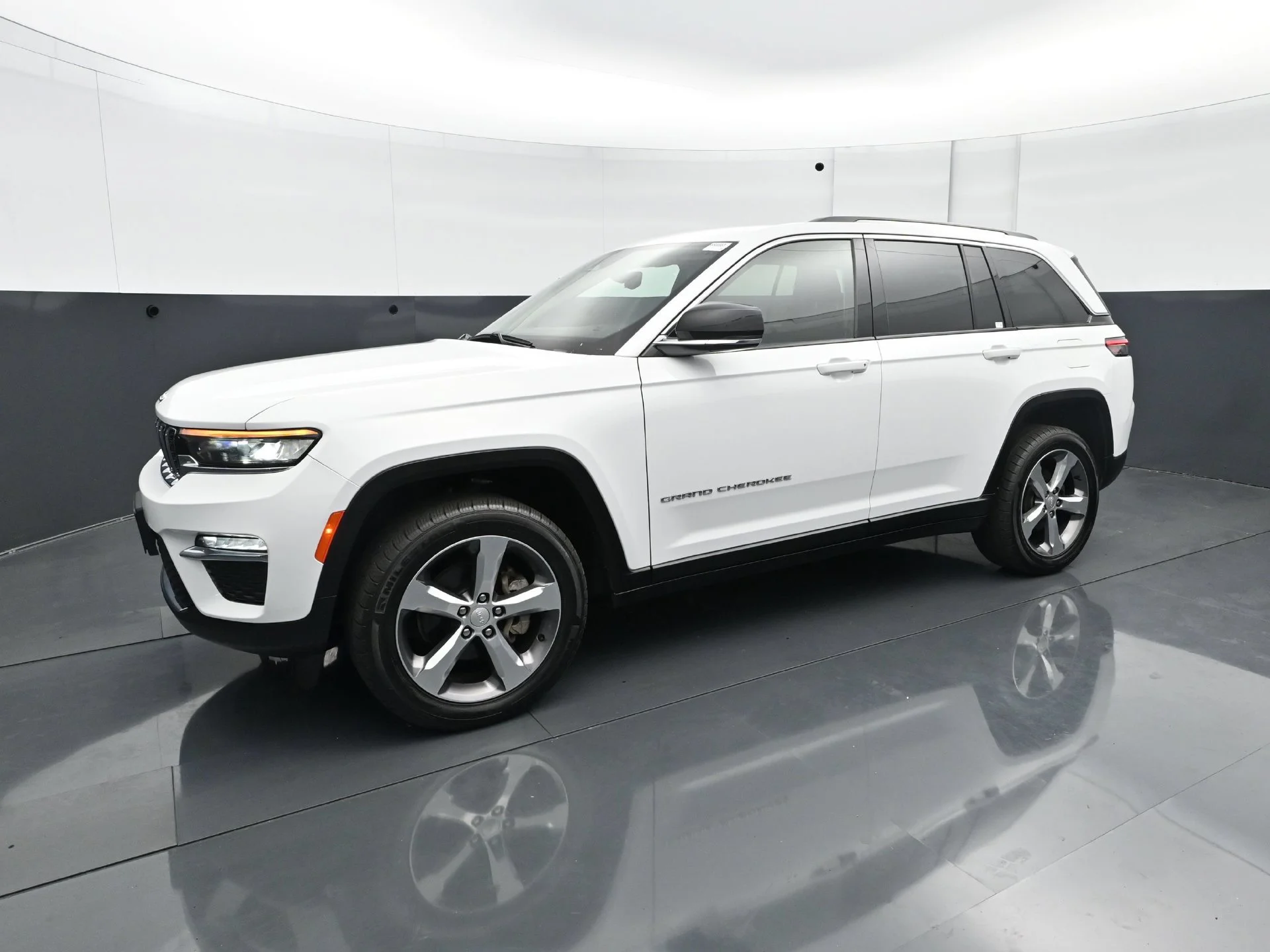 Used 2022 Jeep Grand Cherokee Limited with VIN 1C4RJHBG6N8550728 for sale in Hopkins, Minnesota