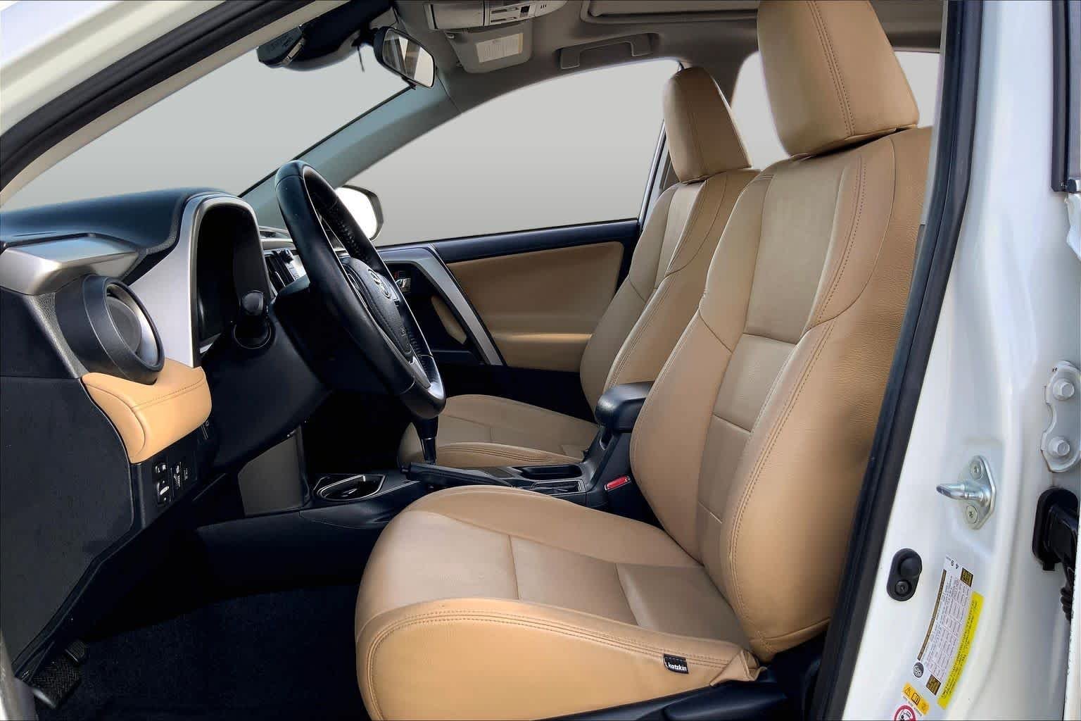 Used 2018 Super White Toyota XLE image 8