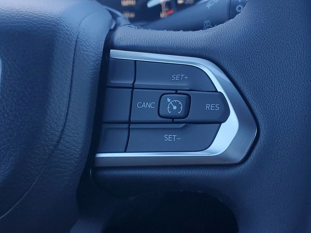 New 2026 Bright White Clearcoat Jeep Latitude image 22