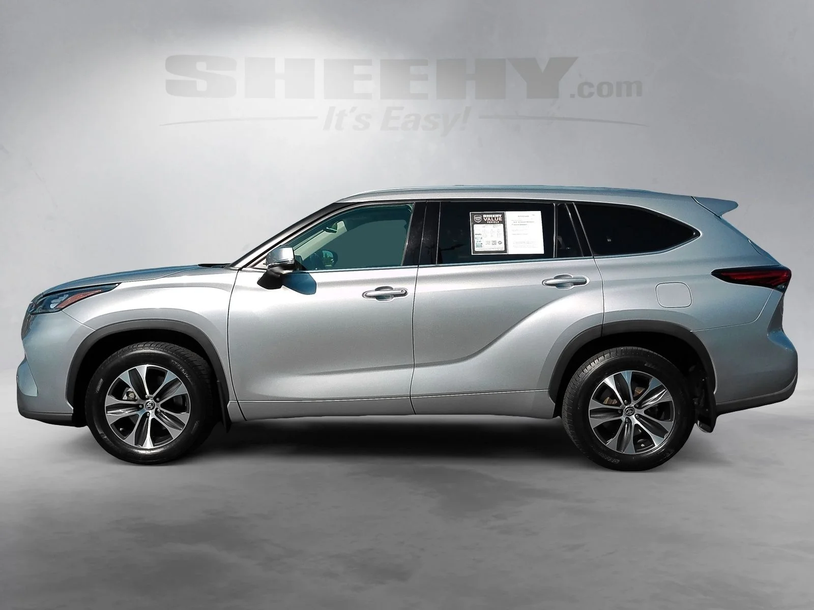 Used 2020 Silver Toyota XLE image 17