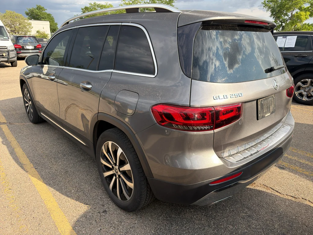 Used 2022 Mountain Grey Metallic Mercedes-Benz 250 4MATIC® image 5