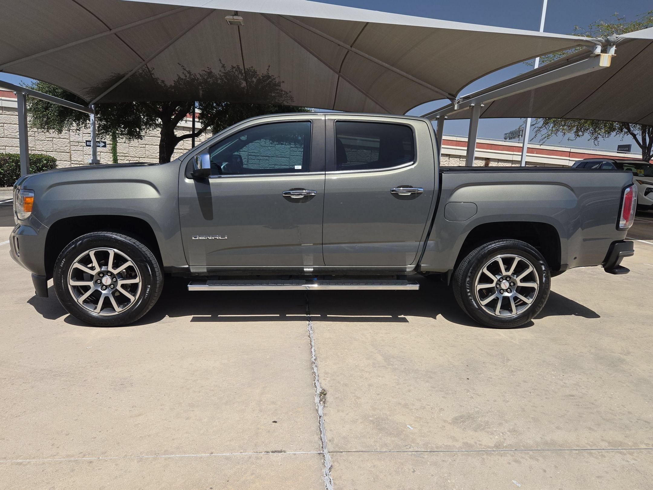 Used 2018 Mineral Metallic GMC 2WD Denali image 6