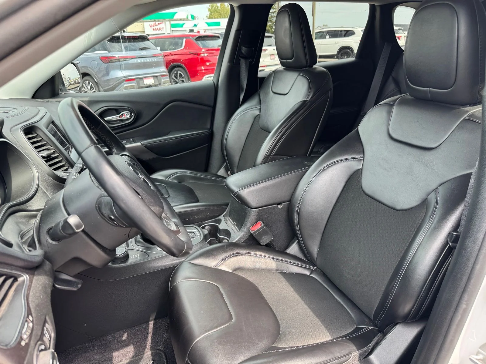 Used 2019 White Jeep Latitude Plus image 7