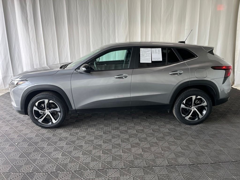 Used 2025 Sterling Gray Metallic Chevrolet 1RS image 24