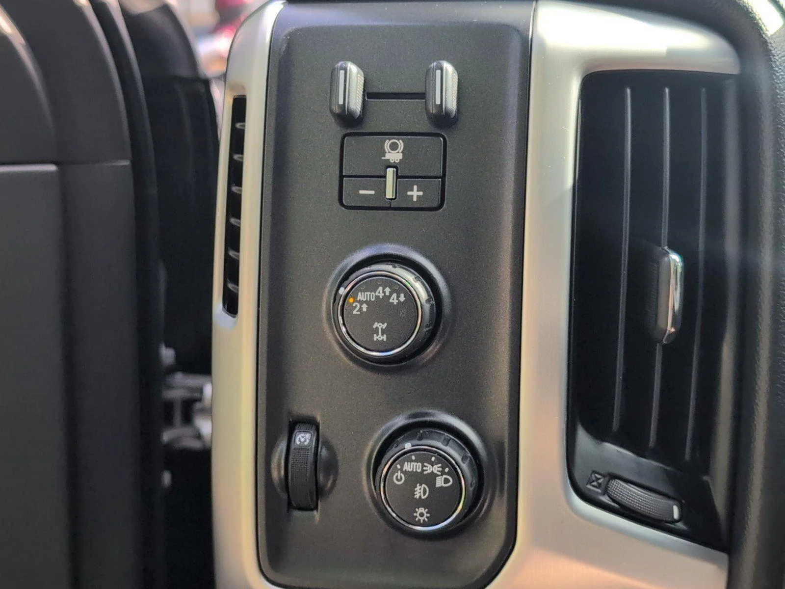 Used 2018 Quicksilver Metallic GMC SLT image 30