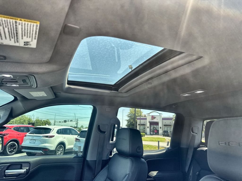 Used 2021 White GMC Denali image 18