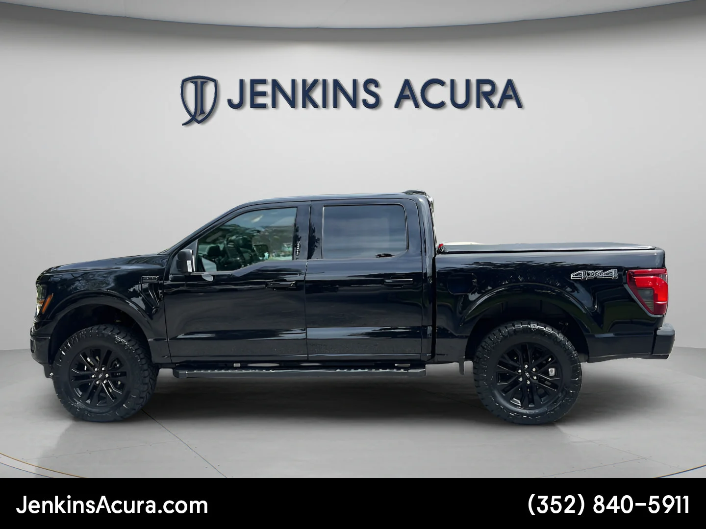 Used 2024 Agate Black Metallic Ford XLT image 6