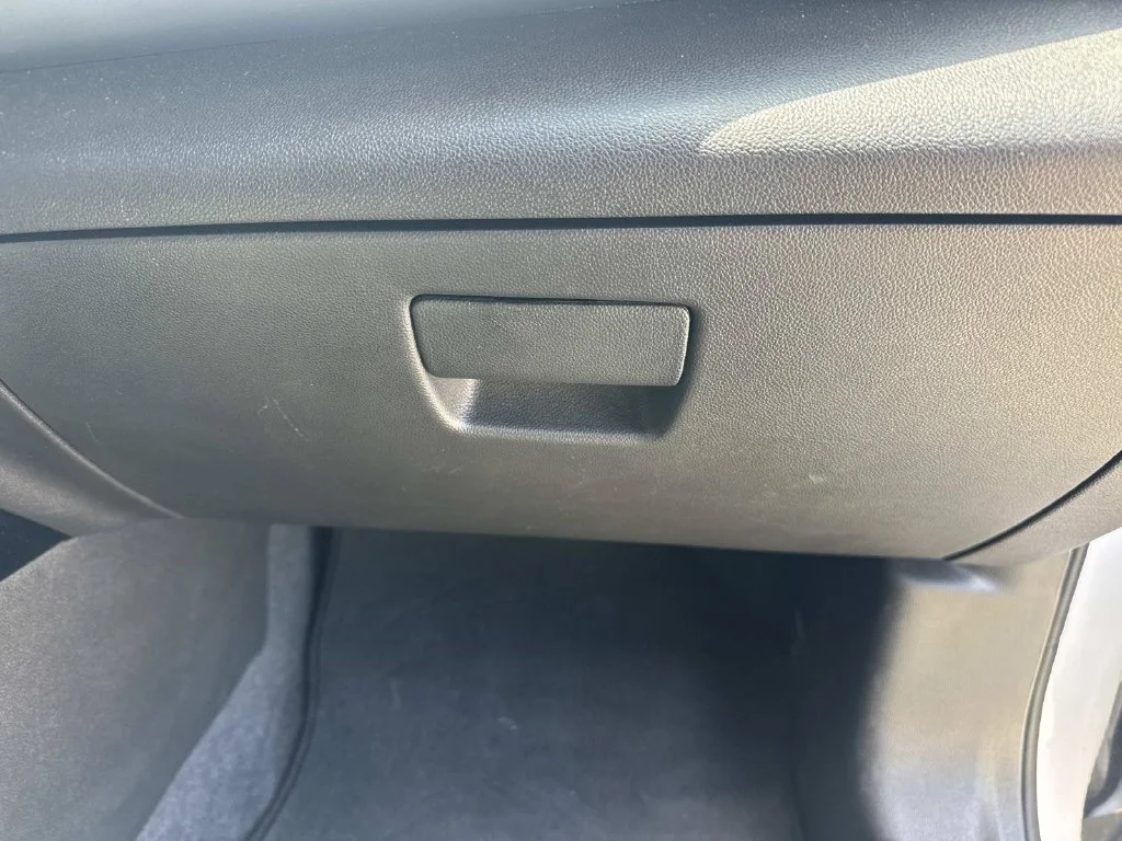 Used 2025 White Chevrolet LT image 16