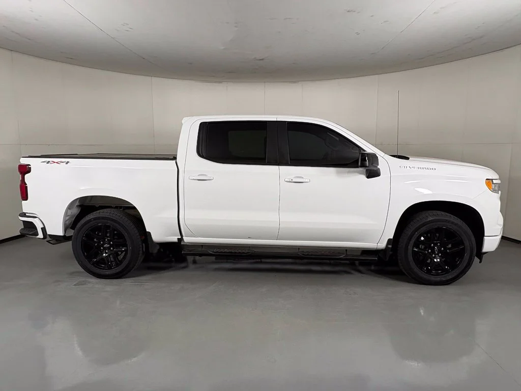Used 2023 SUMMIT WHITE Chevrolet RST image 8