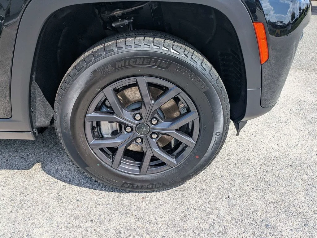 New 2027 High-Gloss Black Paint Jeep  image 11