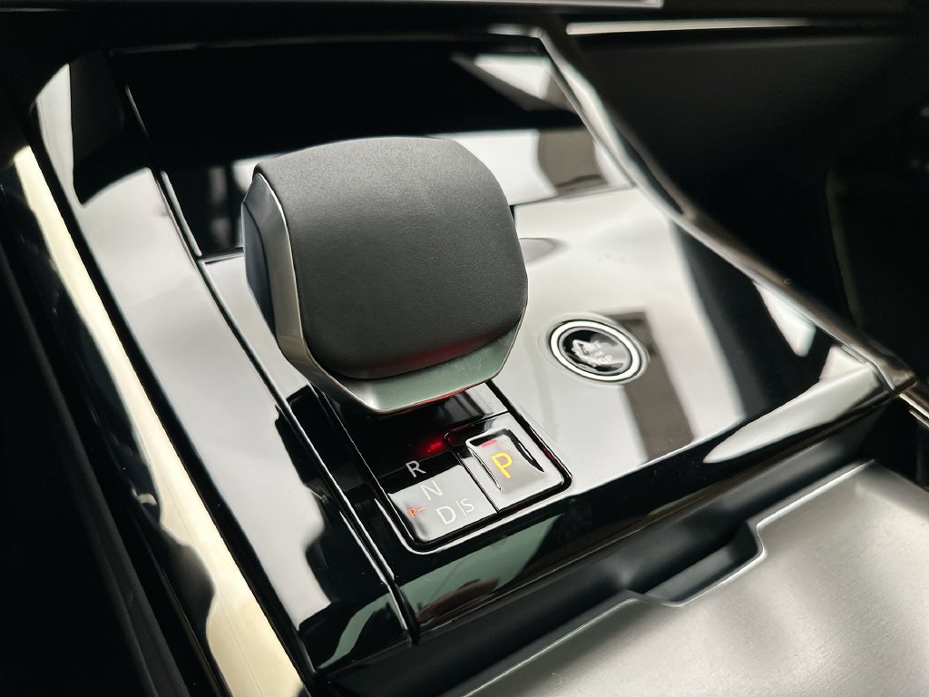 New 2027 Borasco Grey Land Rover SE image 12