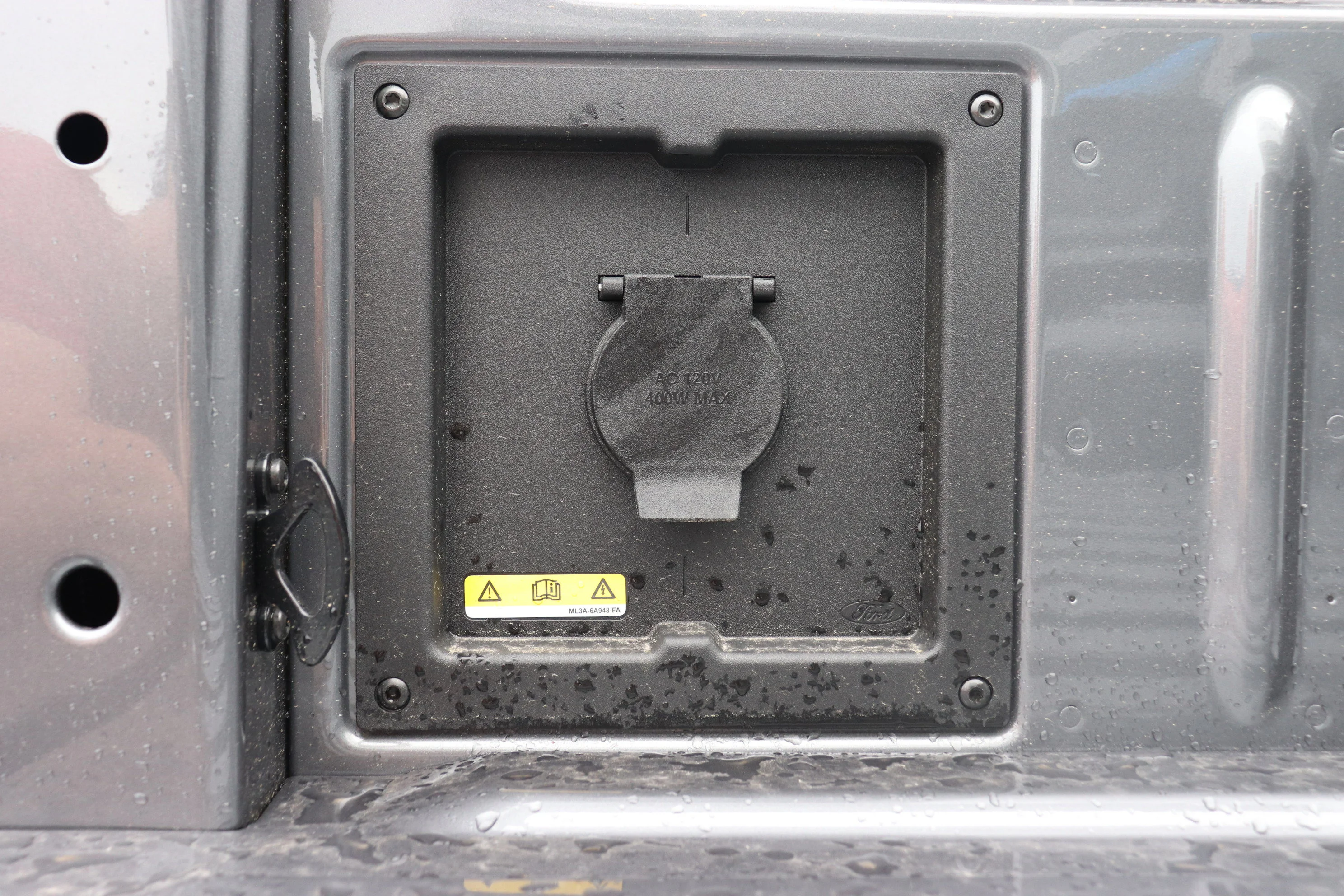 New 2026 CARBONIZED GREY METALLIC Ford XLT image 7