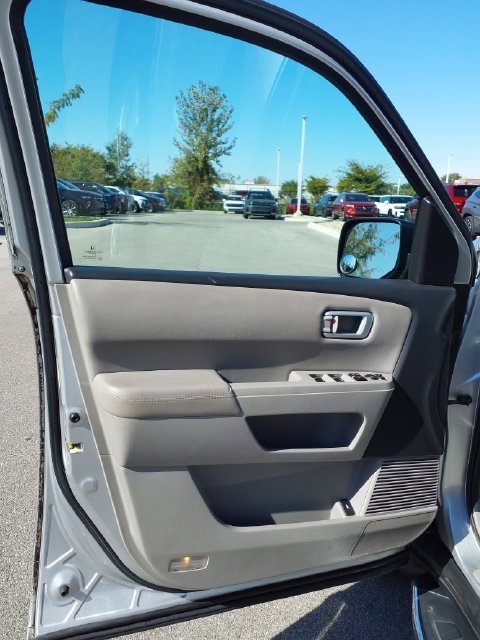 Used 2013 Silver Honda EX-L image 17