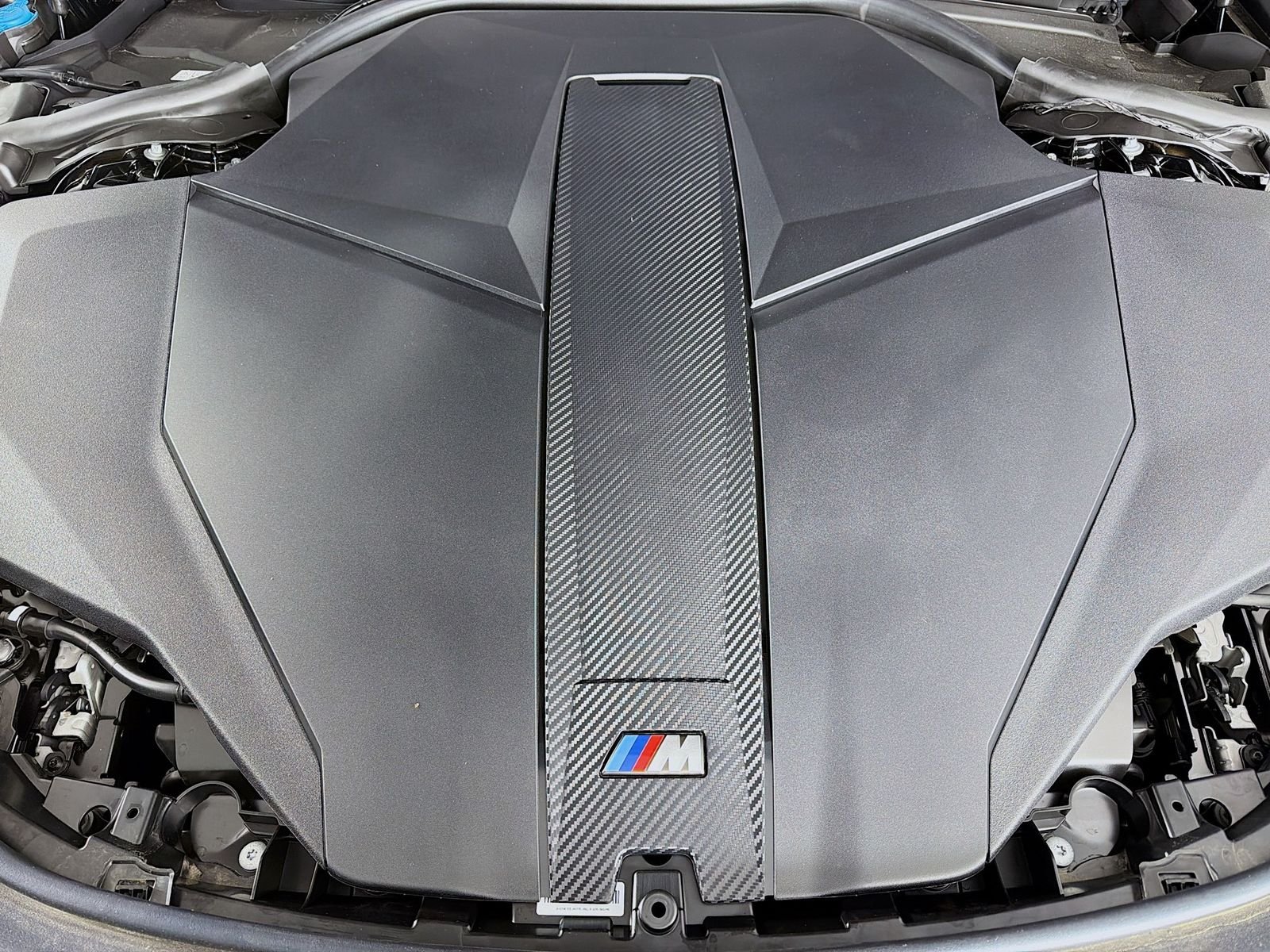 New 2026 Black Sapphire Metallic BMW M70 image 32