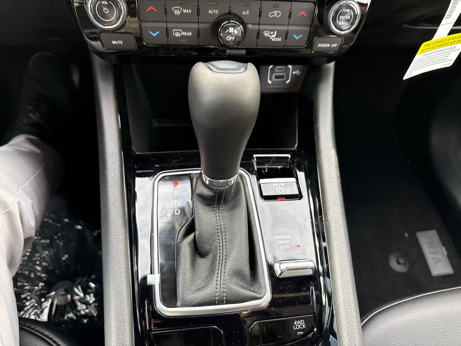 New 2026 Red Hot Pearlcoat Jeep Latitude image 25
