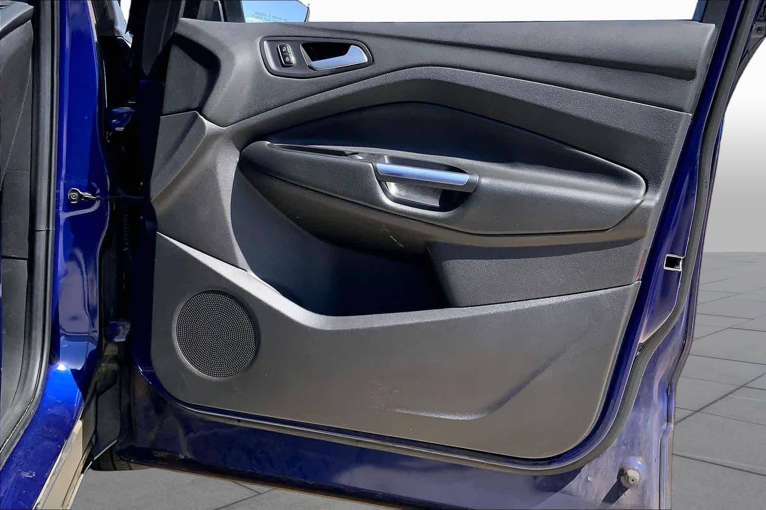 Used 2015 Blue Ford SE image 22
