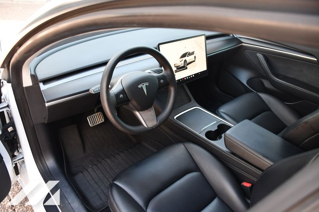 Used 2022  Tesla Base Electric image 19