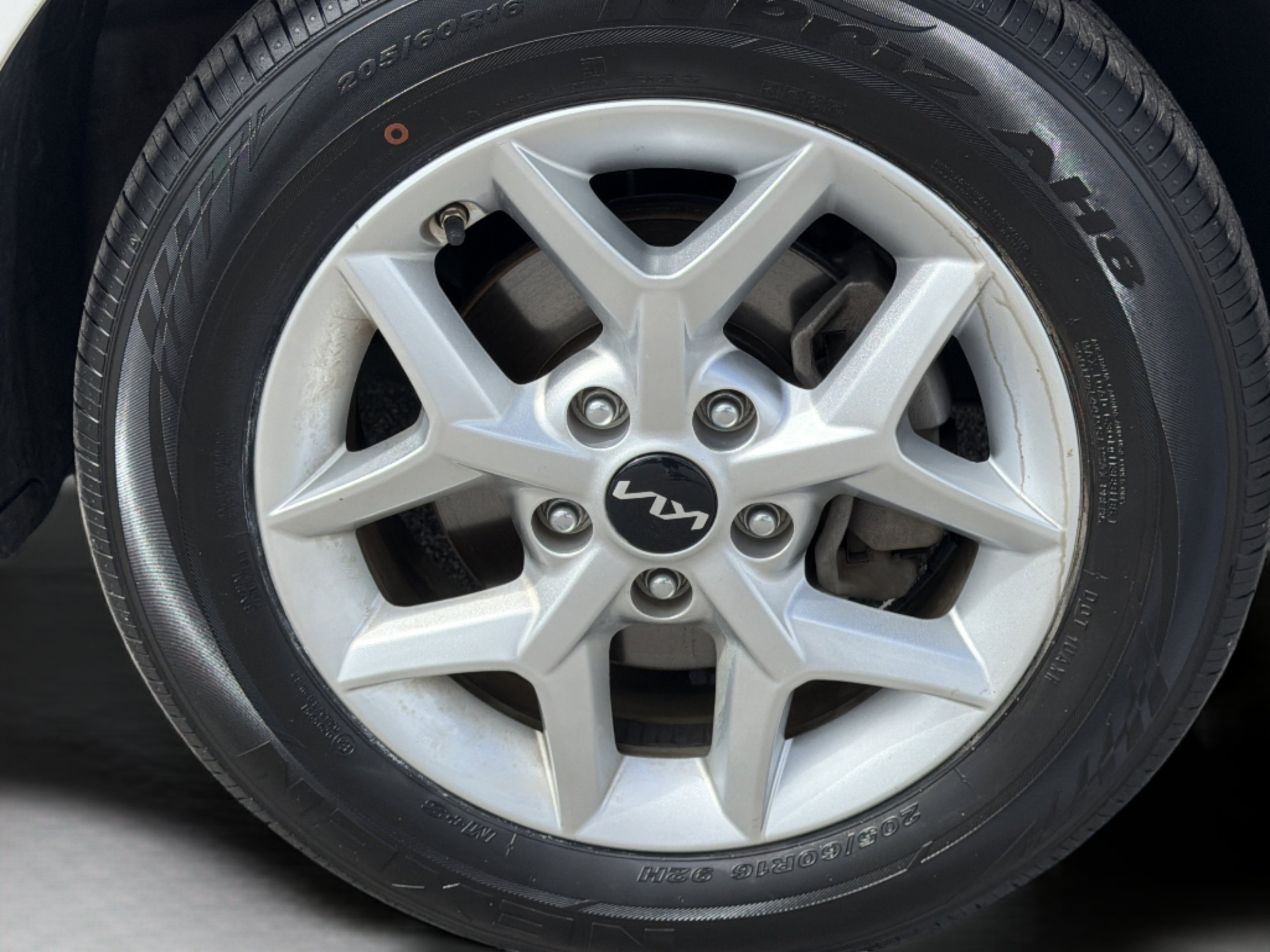 Used 2024 Snow White Pearl Kia LX image 29