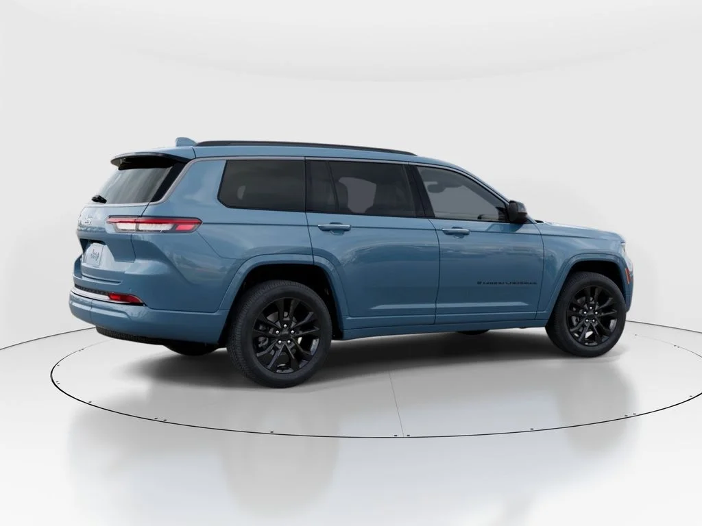 New 2026 Steel Blue Exterior Paint Jeep Limited Reserve image 4