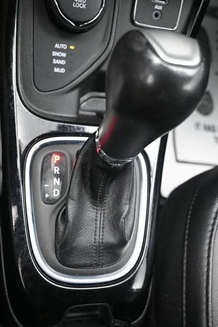 Certified Used 2019 Diamond Black Jeep Latitude image 14