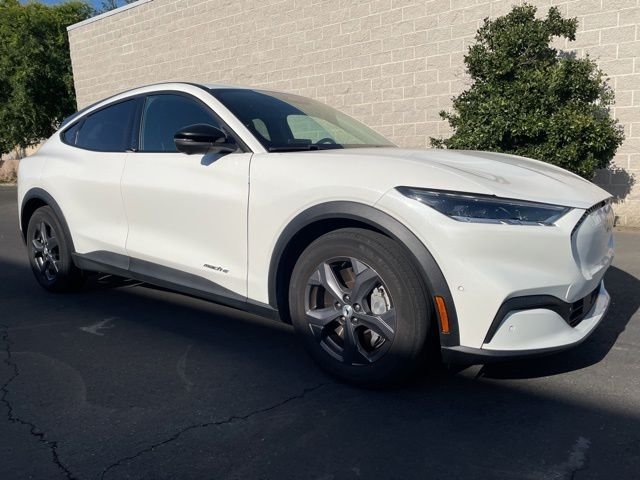 Used 2023 White Ford Select image 1