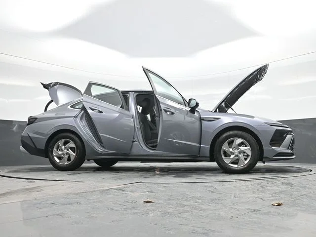 New 2026 Blue Hyundai SE image 31