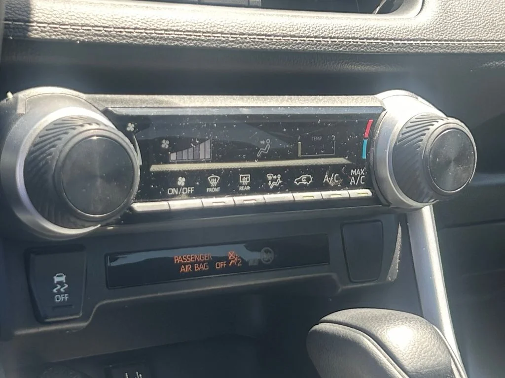 Used 2019 White Toyota LE image 21