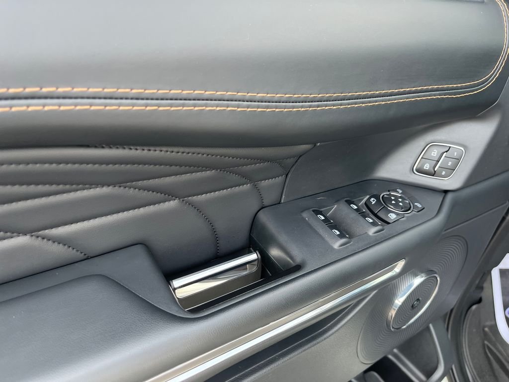 Used 2023 White Ford Platinum image 10