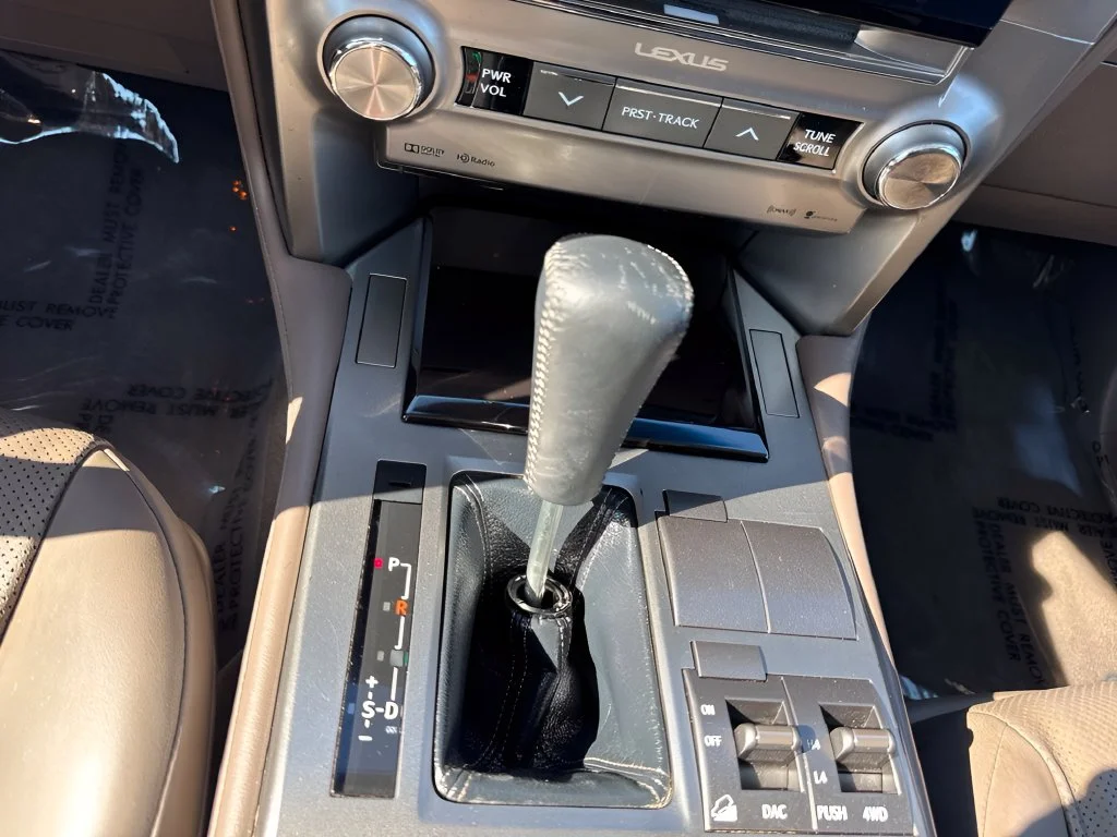 Used 2018 White Lexus 460 image 15