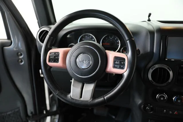 Used 2017 Silver Jeep  image 3