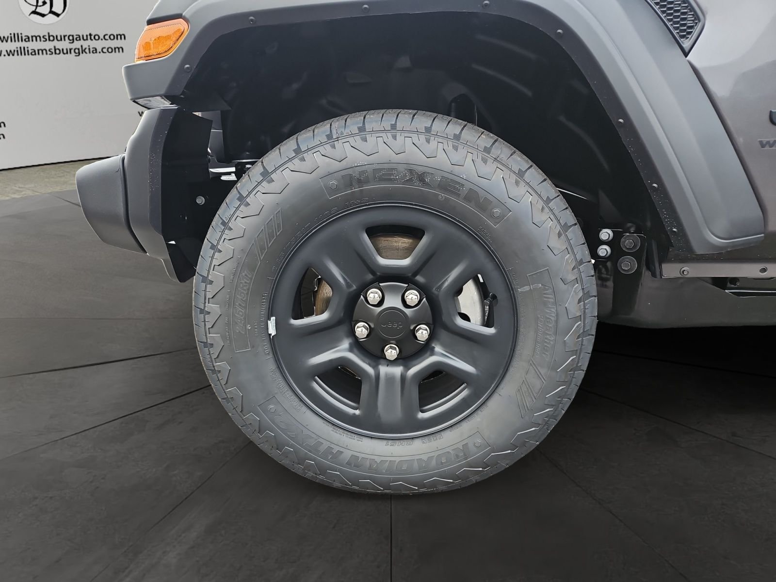 New 2026 Granite Crystal Metallic Clearcoat Jeep Sport image 14