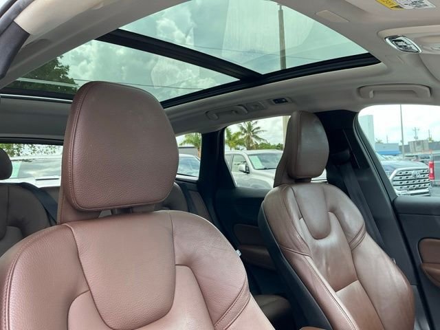 Used 2019 White Volvo T5 Momentum image 42