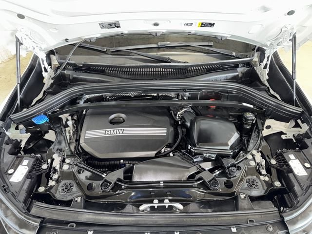 Used 2023 White Metallic BMW xDrive28i image 26
