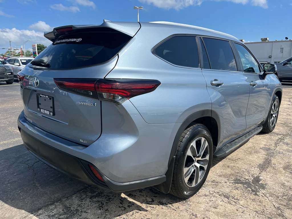 Certified Used 2024 Moon Dust Toyota Hybrid XLE image 36